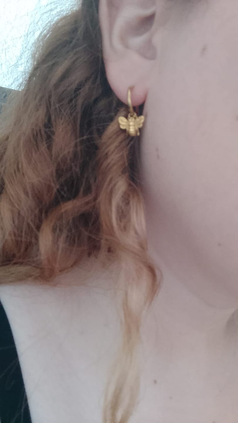 Customer photo review of Aretes Beecuff