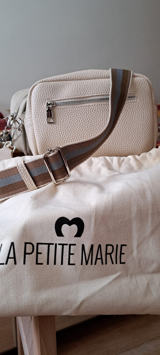 Customer photo review of Bolso - Basic Essential