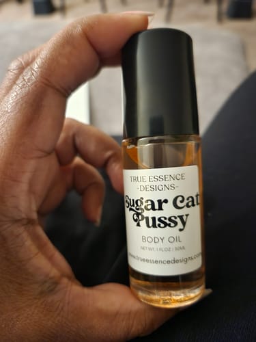 Customer photo review of G903 Sugar Cat Pussy Body Oil Roll On  - Women