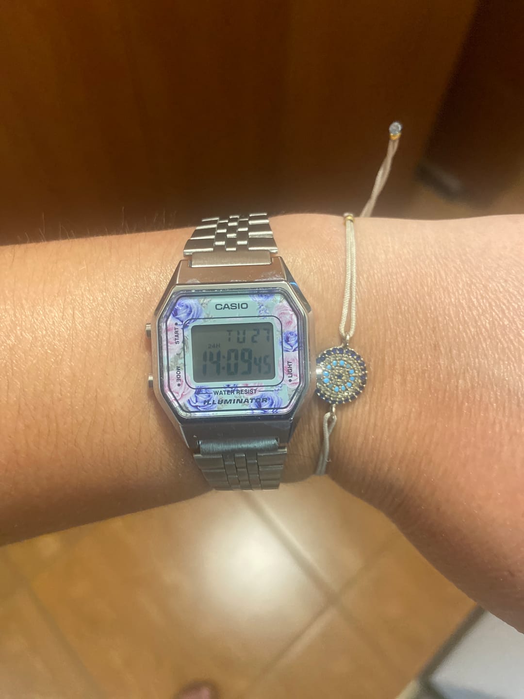 Customer photo review of Reloj Casio Vintage LA680WA-2CDF Plateado Flores