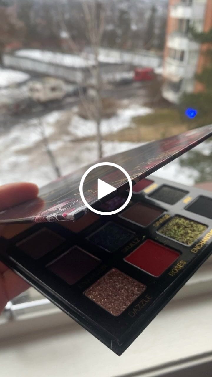 Customer video review of ( PRE ORDER 4 WEEKS ) Skullz & Roses Metallic Multichrome Eyeshadow Palette