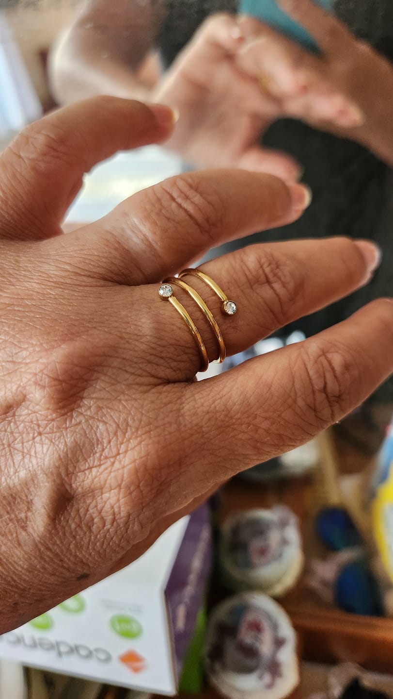 Customer photo review of Anel Espiral Fine Banhado em Ouro 18K