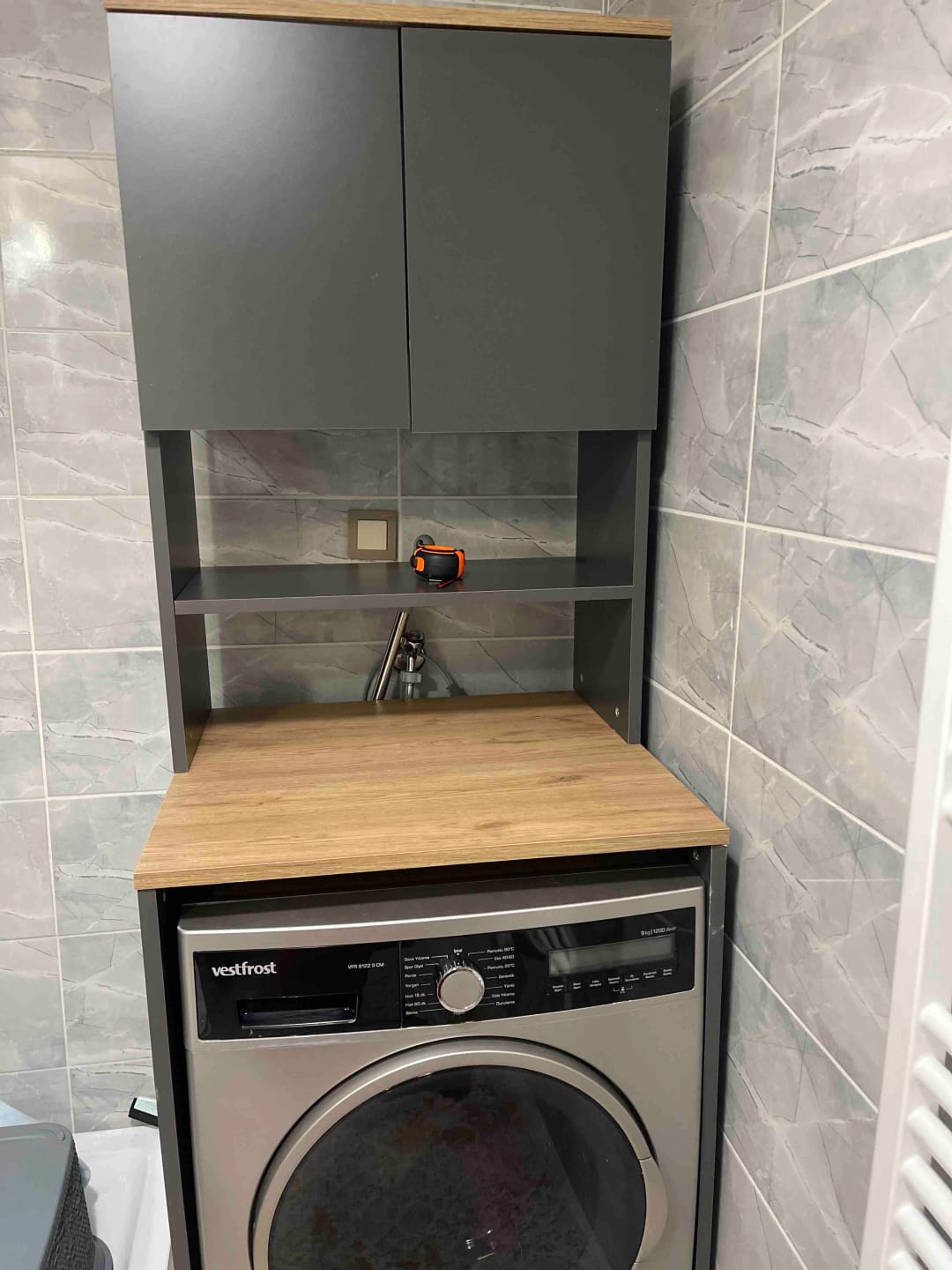 Customer photo review of Rani KD101 Çamaşır Makinesi Dolabı 3 Raflı Kapaklı Banyo Dolabı Antrasit - Sepet Ceviz