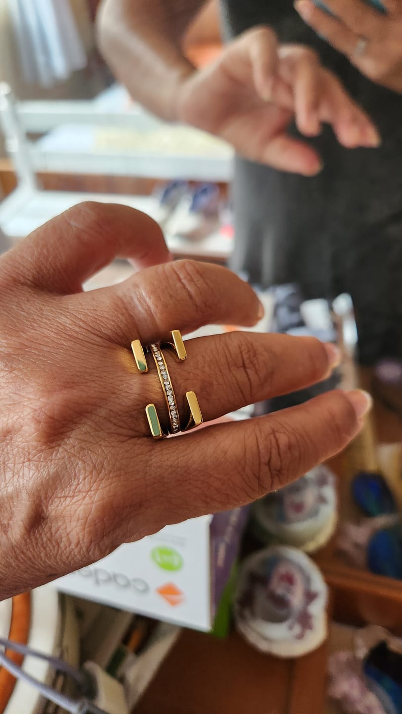 Customer photo review of Anel Truth Banhado em Ouro 18k