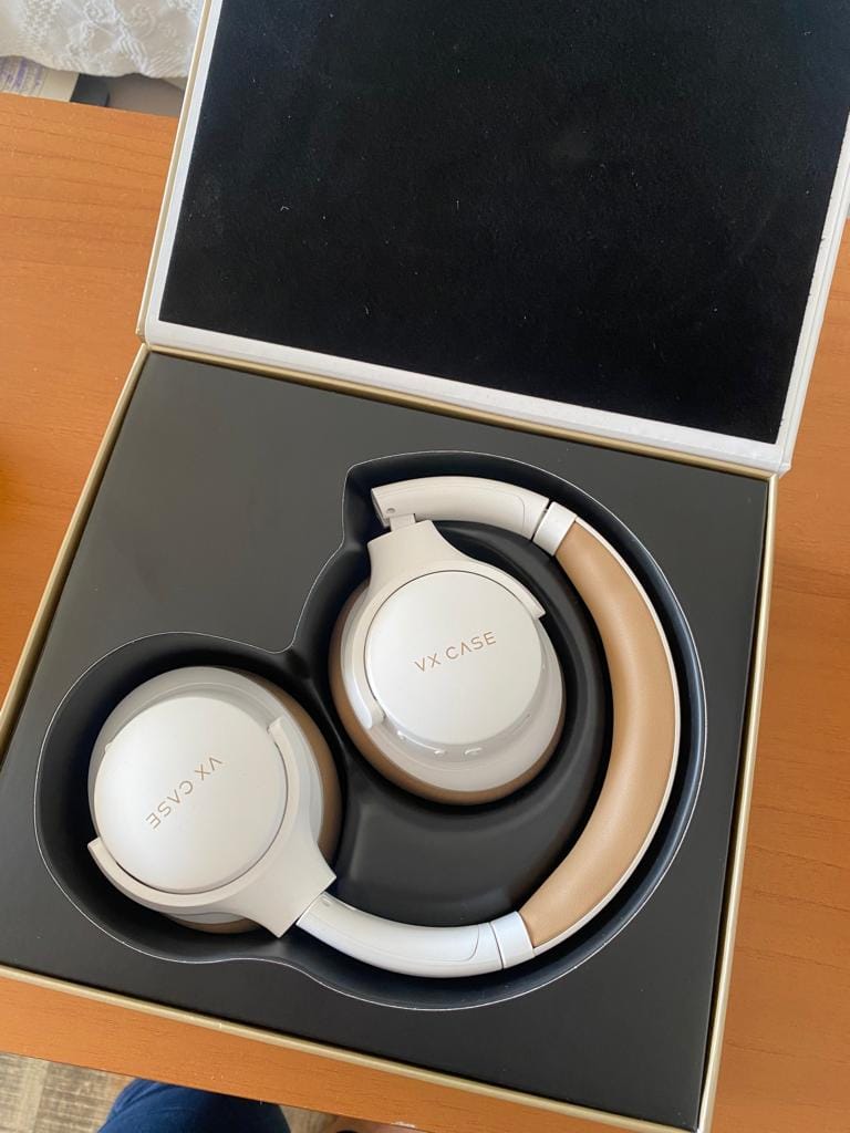 Customer photo review of Headphone Bluetooth Revolution com ANC VX Case - Branco