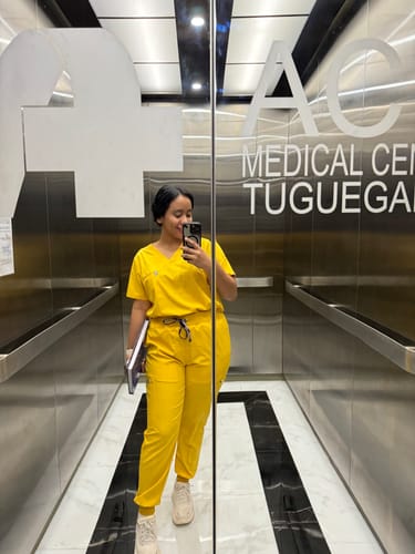 Customer photo review of 5-Pocket MoveTech® Scrub Top 3.0 - Women / Poppy