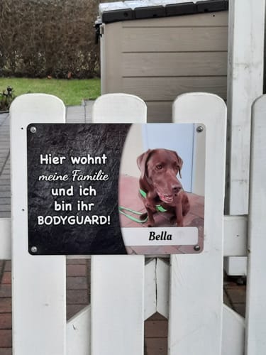 Customer photo review of Hunde-Türschild mit Foto & Wunschtext (UV- UND WETTERFEST)