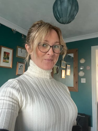 Customer photo review of Stranded Super Easy Clip-in Mum Bun