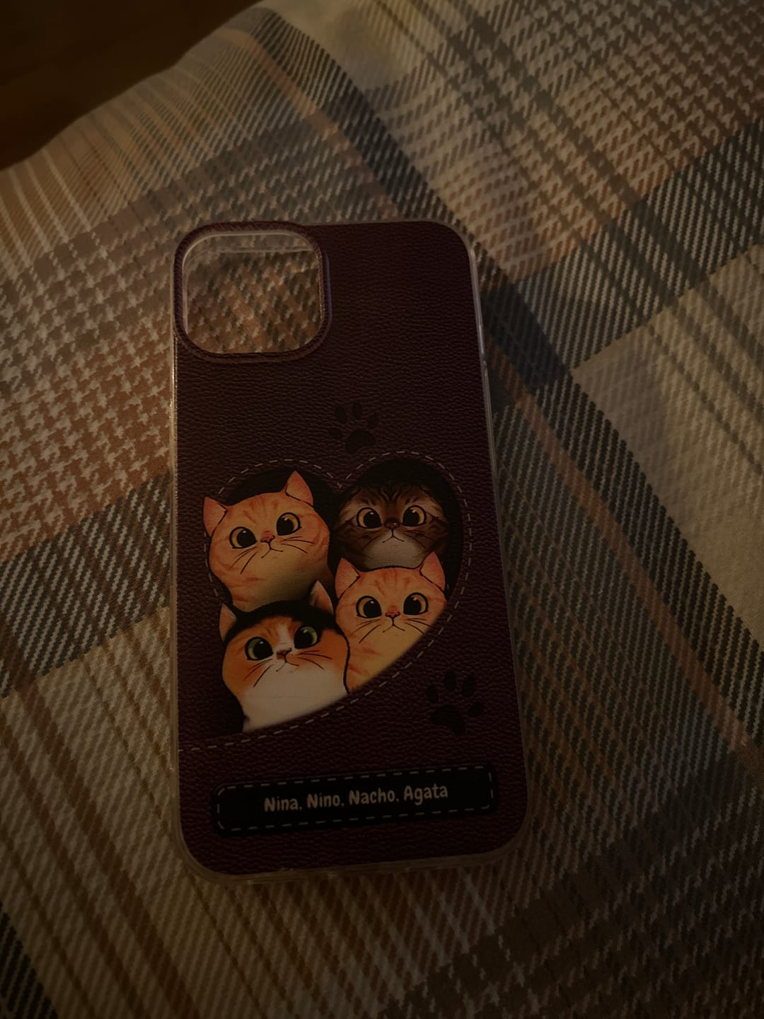 Customer photo review of Gatto con cuore aspetto similpelle - Custodia per il telefono personalizzata