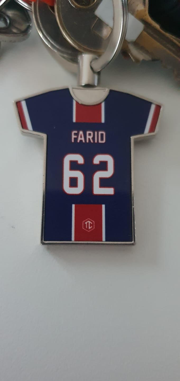 Customer photo review of Porte-clés métal maillot foot PARIS SG n°2 personnalisable - TEAMCOQUES