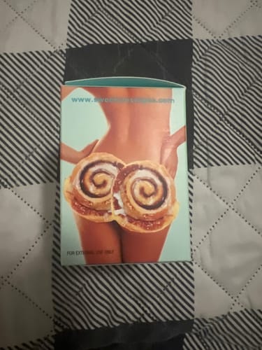 Customer photo review of Cinnamon Bun Flavored Wipes
