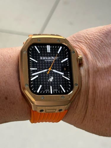 Customer photo review of LuxeLink Apple Watchband
