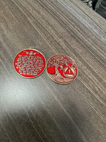 Customer photo review of 1 to 50 Year Sobriety Mint Twisted Tree of Life Gold Plated AA Recovery Medallion/Chip/Coin - Red