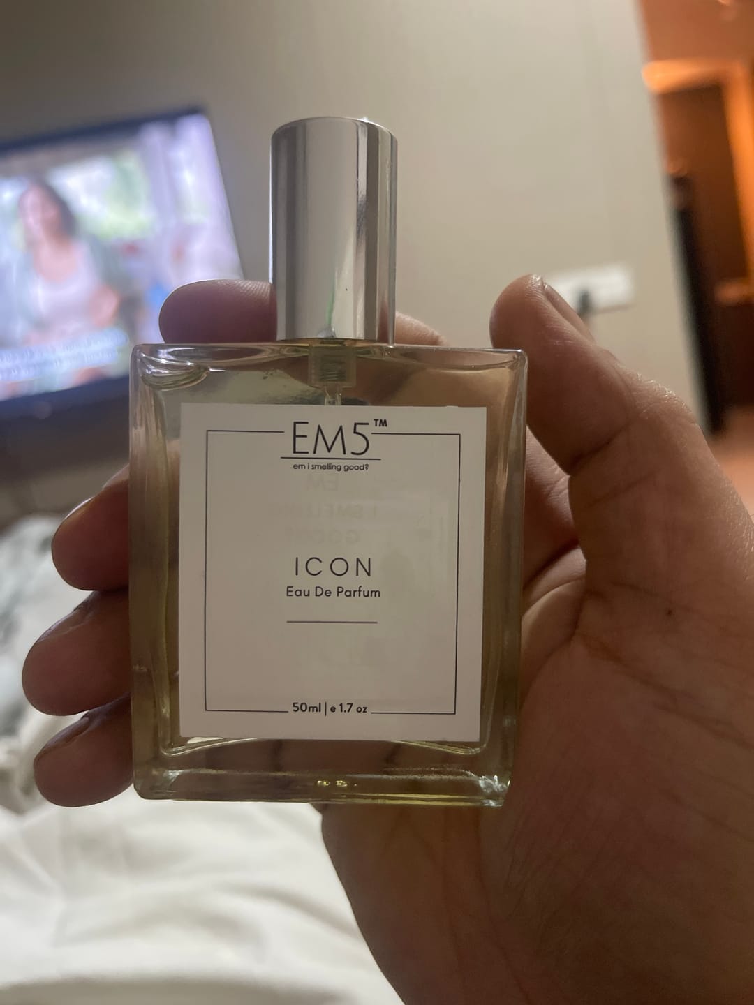 Customer photo review of EM5™ Icon Perfume for Men |  Aromatic Citrus Fresh Spicy | EDP Spray Strong and Long Lasting Spray | Luxury Gift for Him