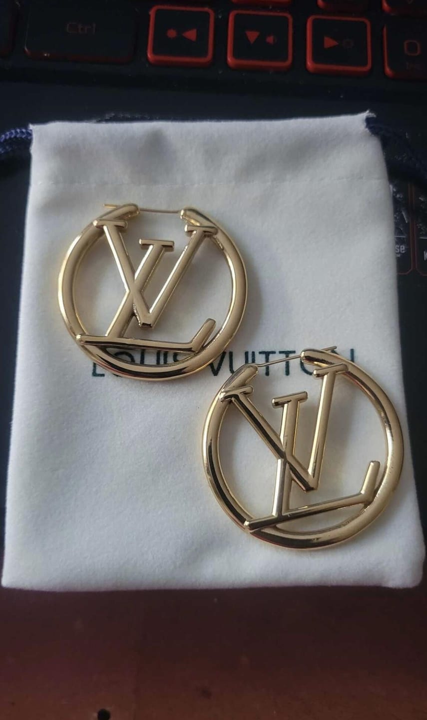 Customer photo review of Lou lovely hoop Earring