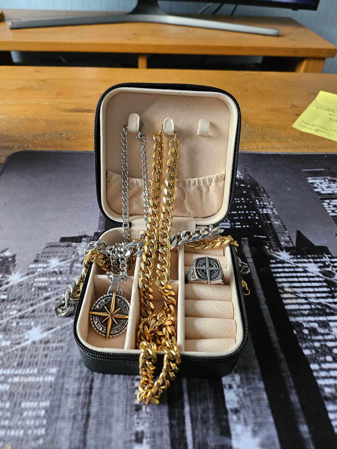 Customer photo review of Build your own box - Any 5 Pieces