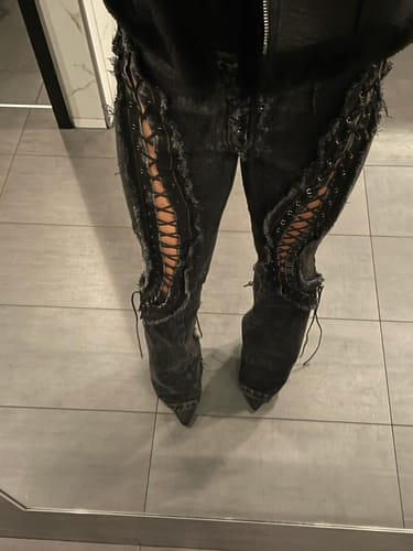 Customer photo review of LOW RISERS (BLACK DENIM)