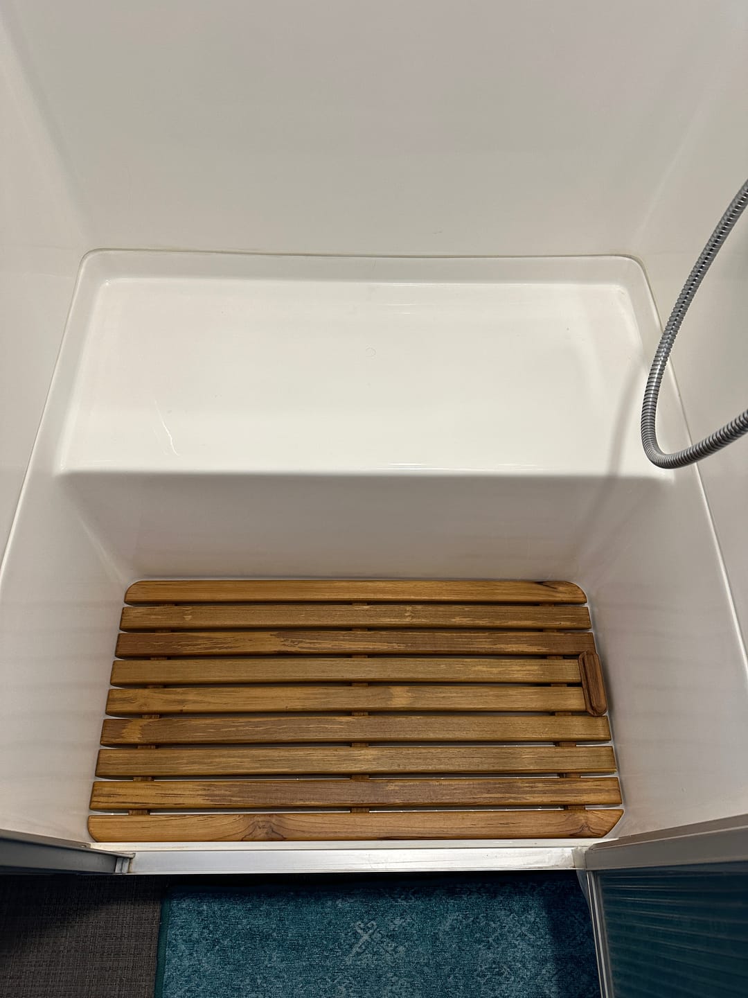 Customer photo review of 25RB / 28RB / 30RB Rectangle Airstream Teak Shower Mat