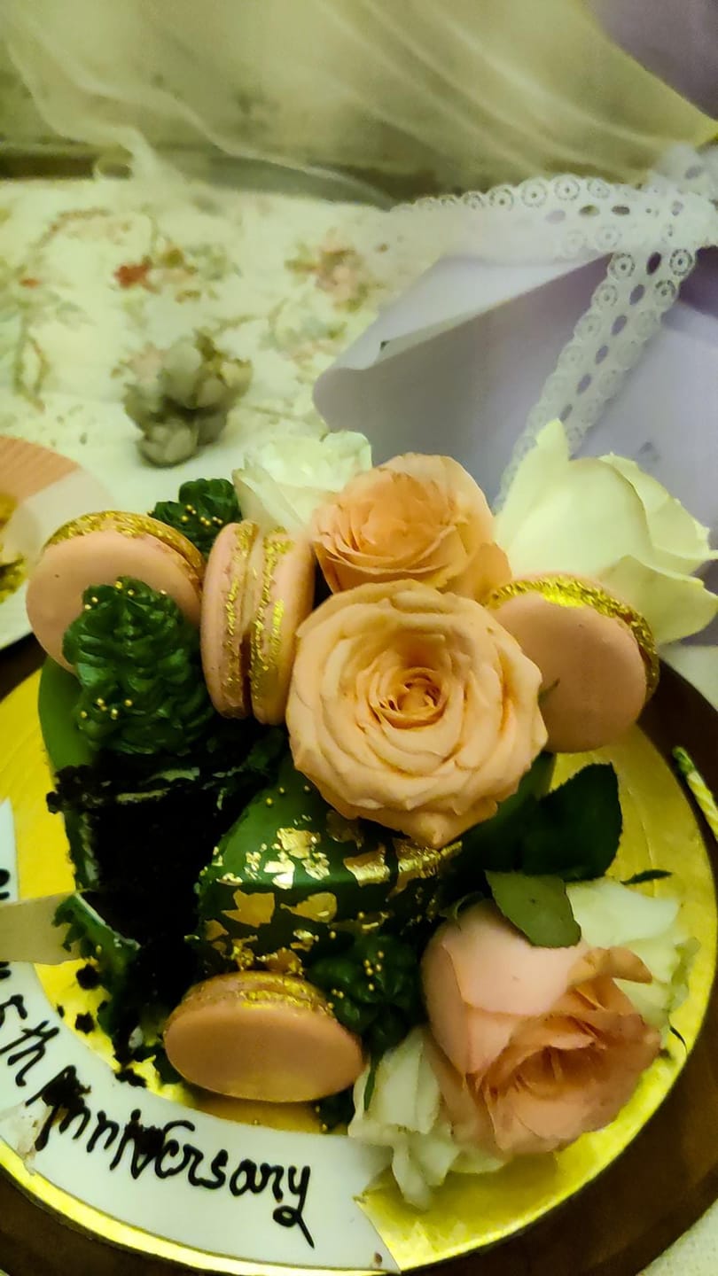 Customer photo review of Bottle Green Floral Cake