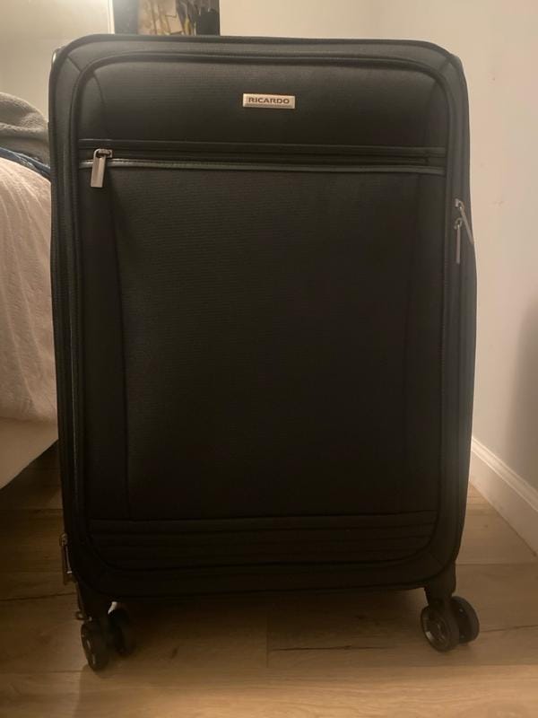 Customer photo review of Avalon Softside Medium Check-In Expandable Spinner