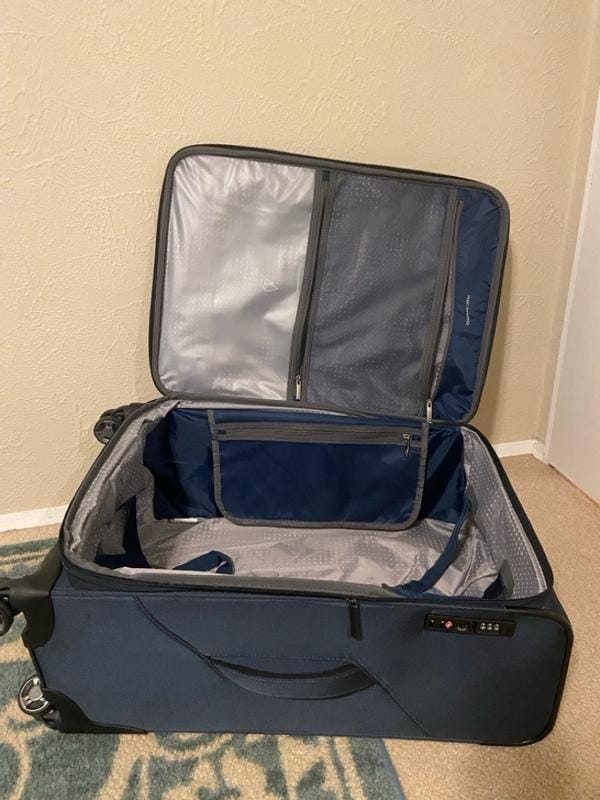 Customer photo review of Avalon Softside Medium Check-In Expandable Spinner