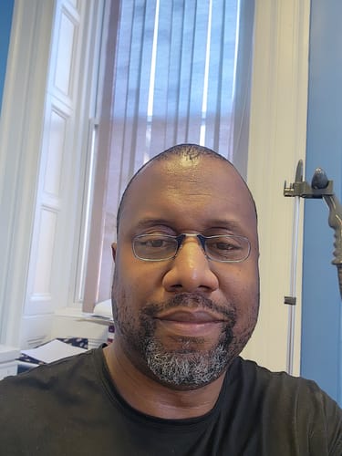 Readers + Black Universal Pod