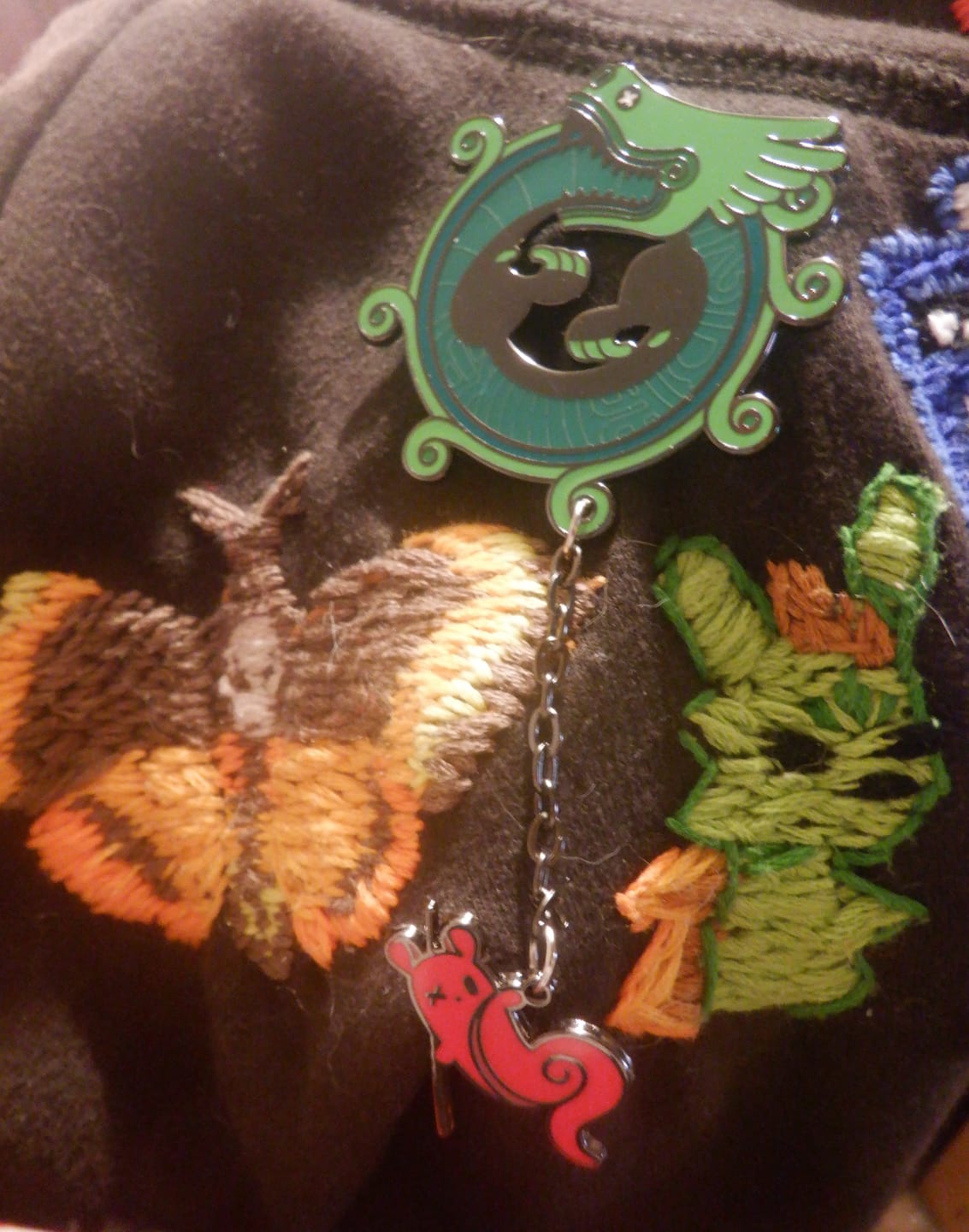 Customer photo review of Rain World - Green Lizard Hanger Pin