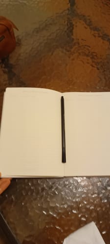Customer photo review of Libreta Leuchtturm Mediana Tapa Dura Cuadriculada Negra