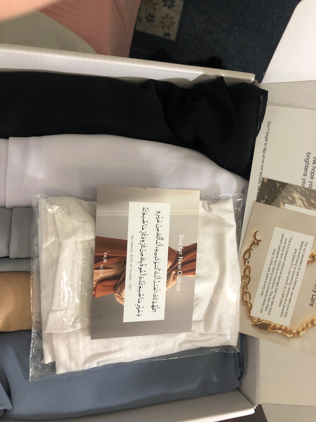 Customer photo review of Essential Hijab Box