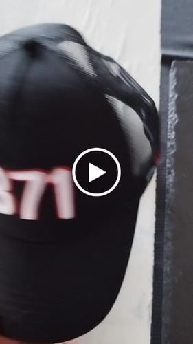 Customer video review of Trucker Cap Schwarz 1871