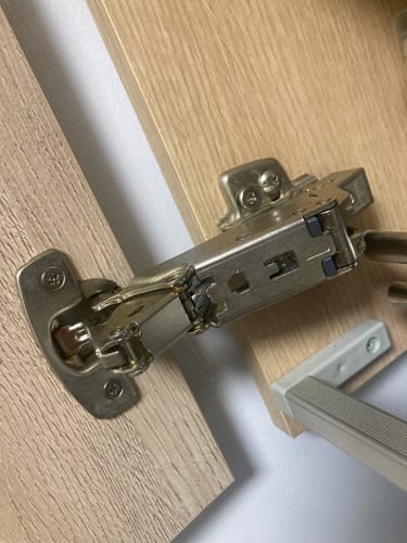 Customer photo review of Bisagra de cazoleta Hettich de gran ángulo Sensys 8657 de apertura 165º