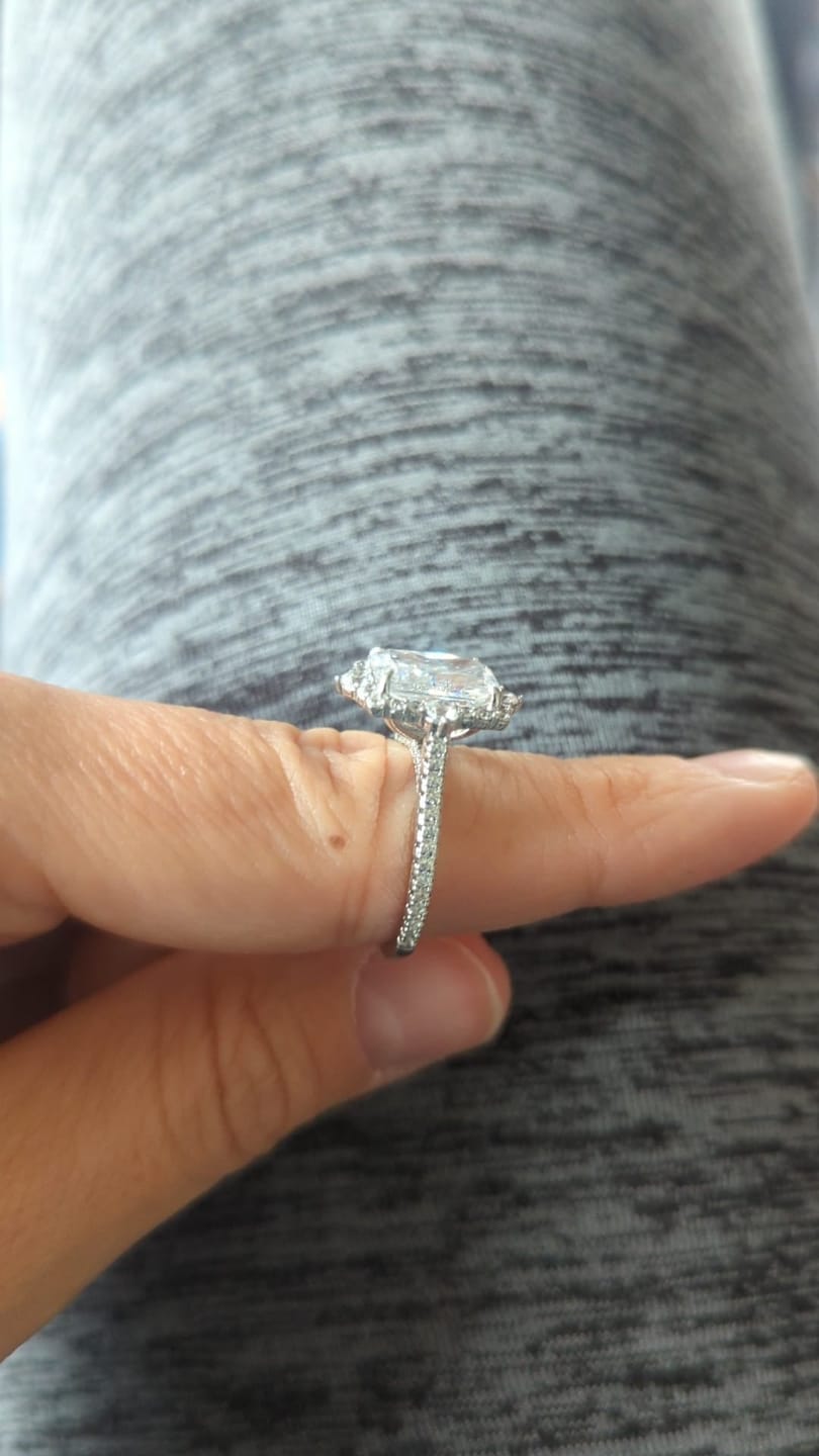 Customer photo review of S925 Gorgeous Halo 3.5Ct  Radiant Cut Simulated Diamond Engagement Ring In Sterling Silver