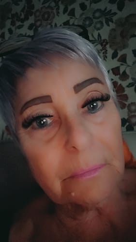 Customer photo review of Adhesive Eyeliner Precision Pen