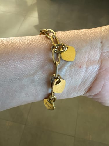 Customer photo review of Bracelet LOANYA avec pendentifs cœur personnalisés