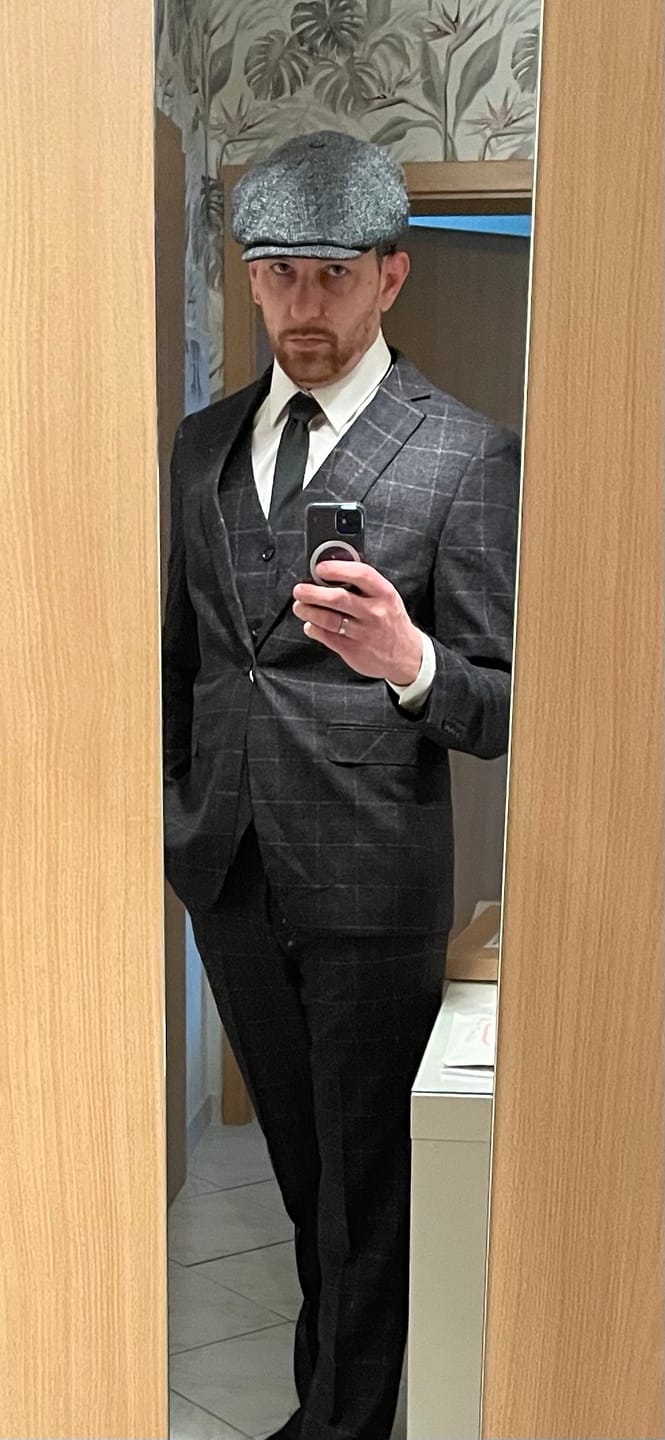 Customer photo review of Three-piece suit Shelby