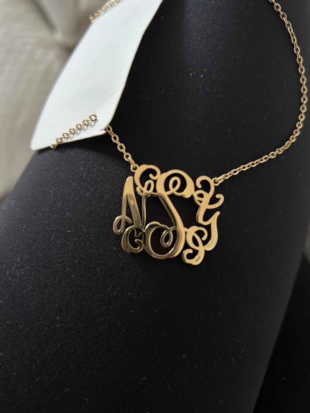 Customer photo review of Pendentif Monogramme Personnalisée