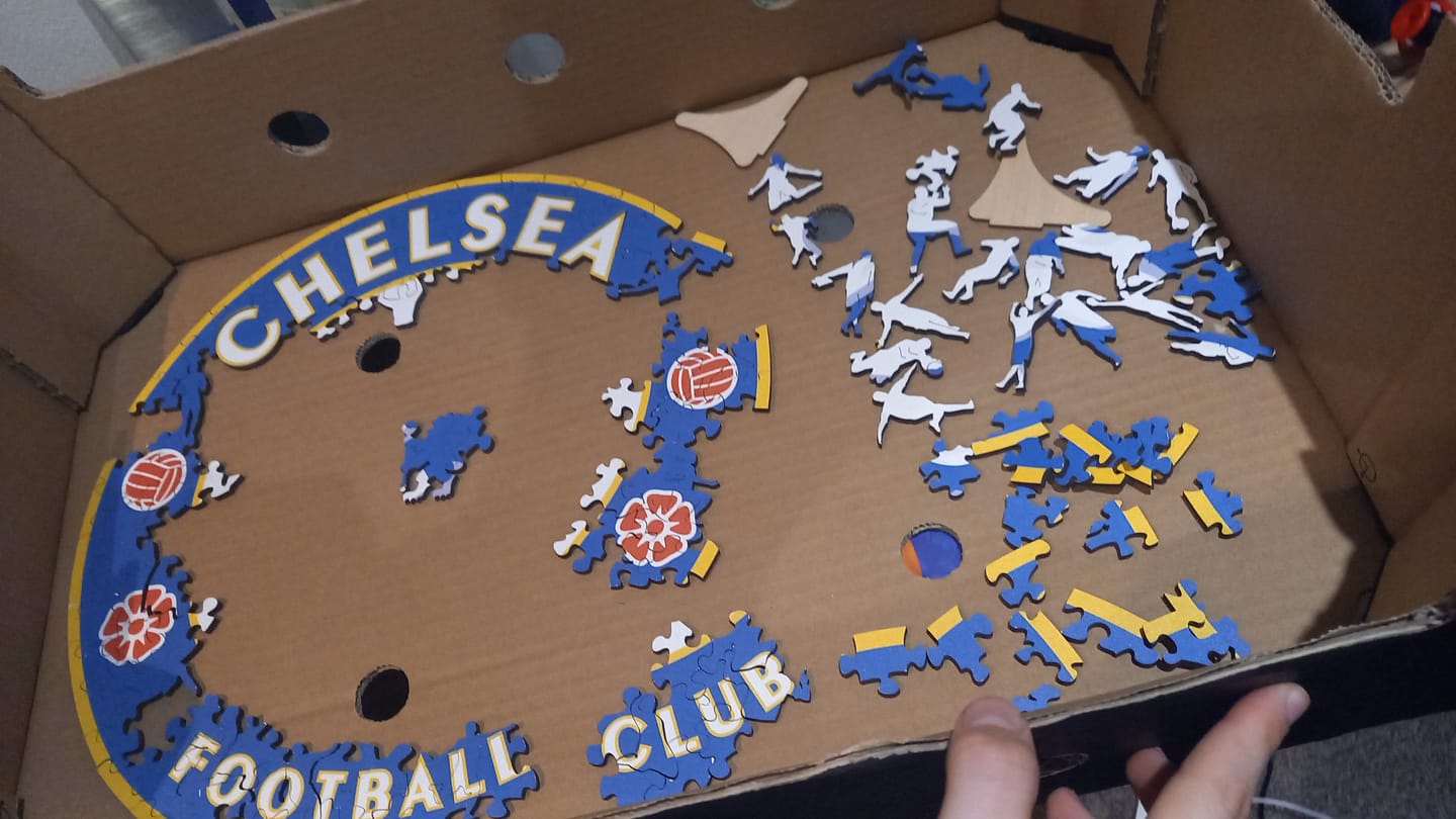Customer photo review of Chelsea FC® Logo - Wooden Puzzle