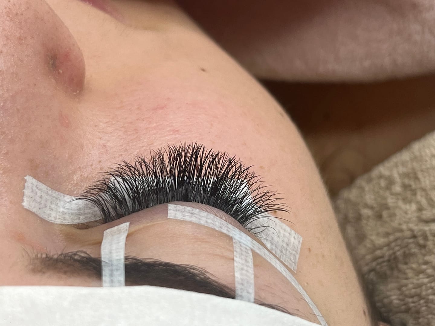 Customer photo review of Mar Preto Black Lash Adhesive