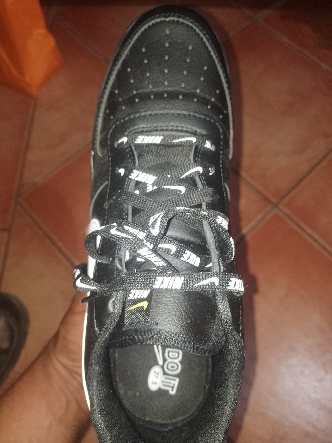 Customer photo review of Tenis 420 Blanco Negro Blanco