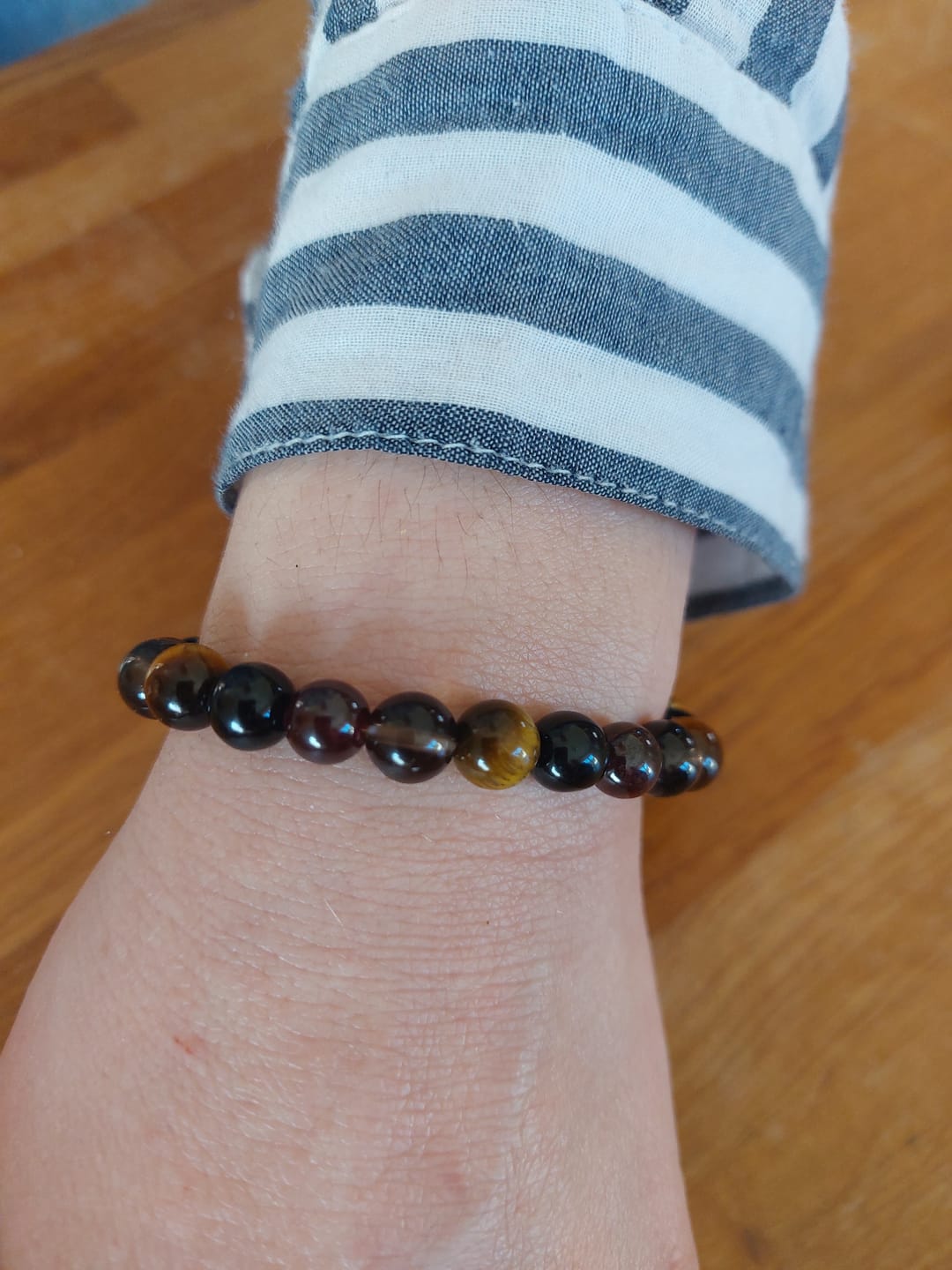 Customer photo review of Bracelet "Réussite & Protection" en Oeil de Tigre, Grenat, Tourmaline & Quartz Fumé