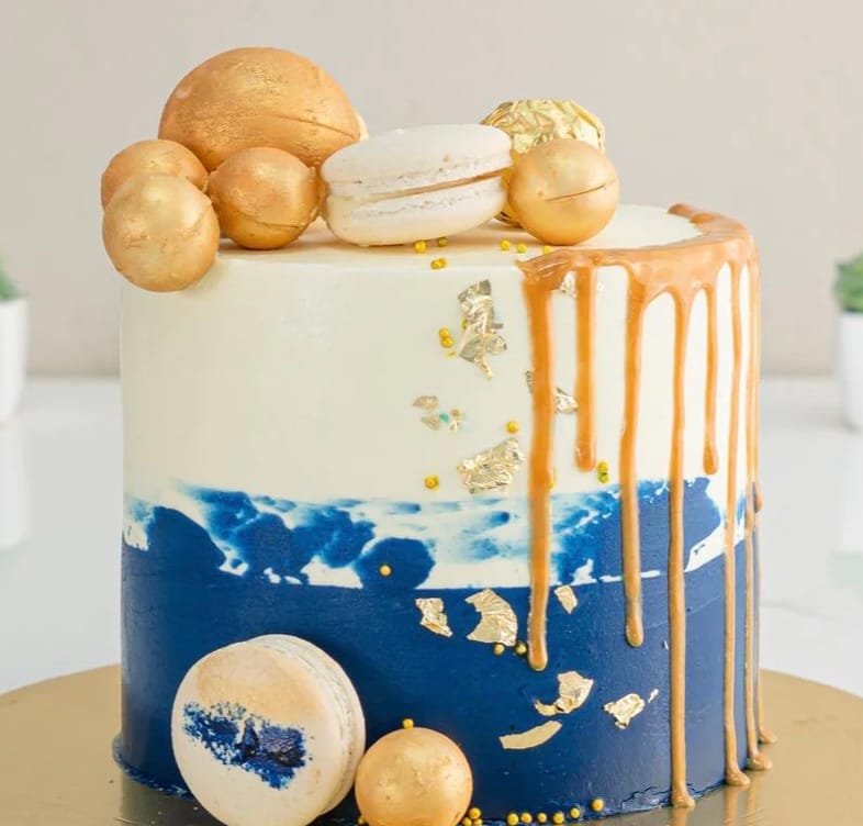 Customer photo review of Blue Shade Drip Cake
