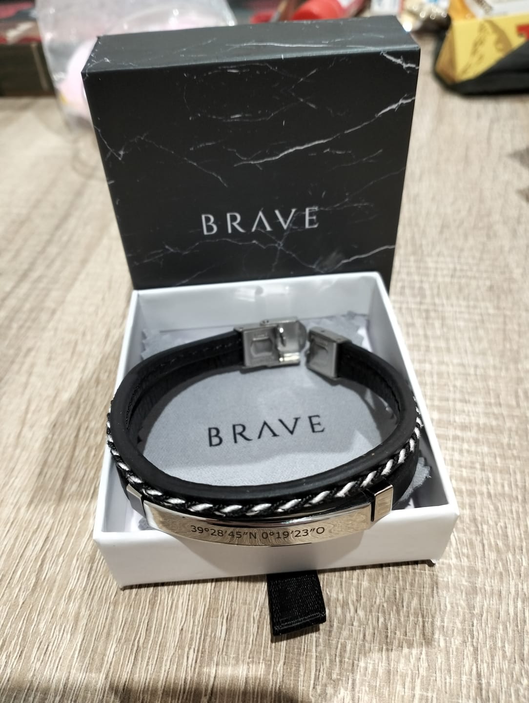 Customer photo review of Pulsera Hombre BRAVE Lord ~ Texto Personalizable