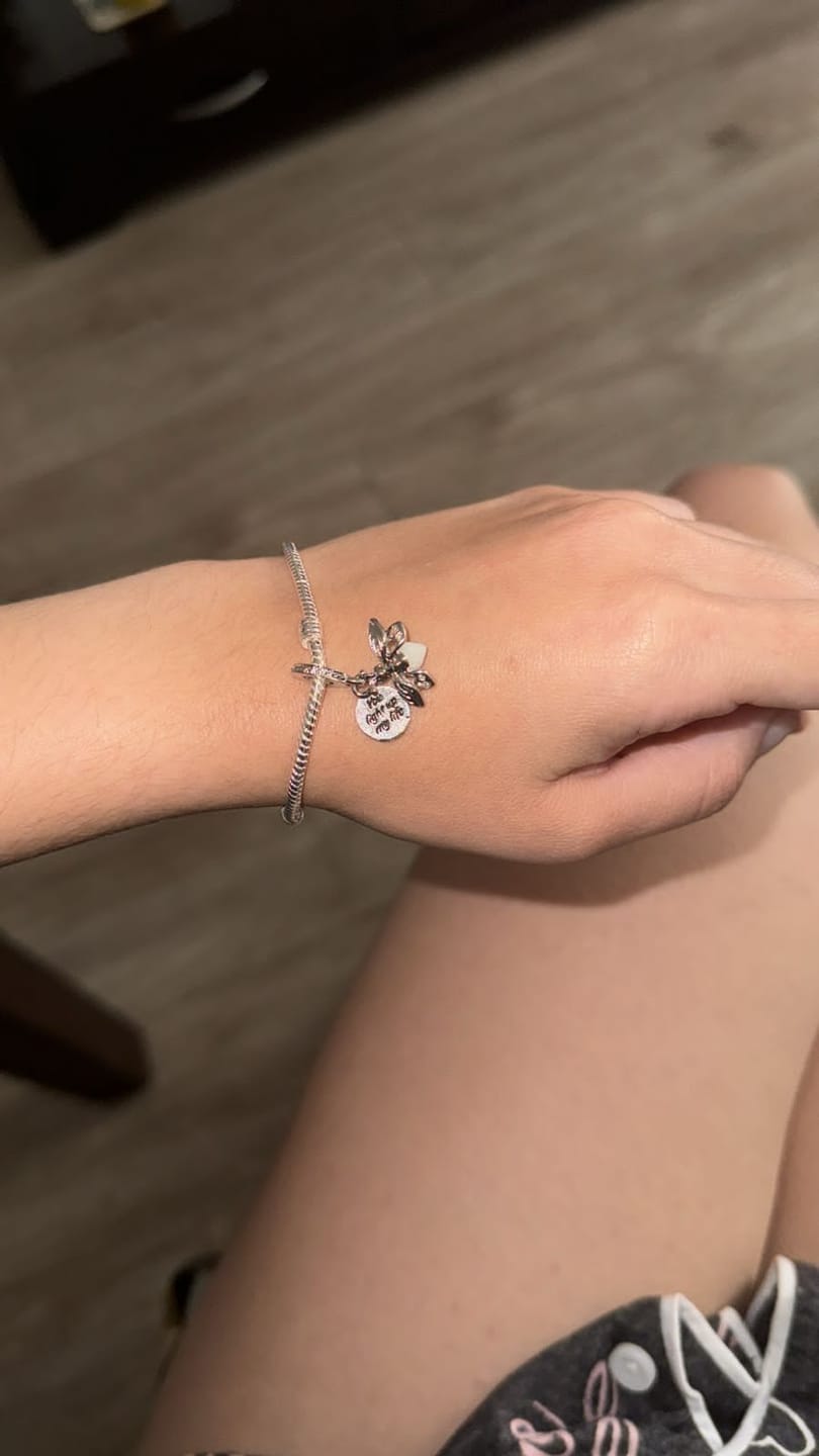 Customer photo review of Brazalete Con Broche de Corazón + Charm Luciérnaga