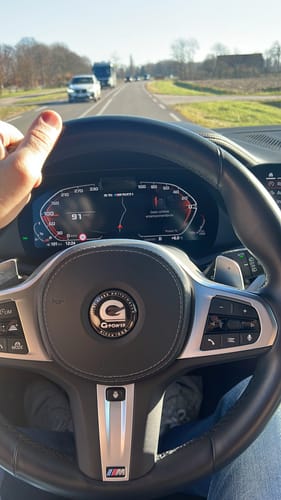 Customer photo review of Wegman Telefoonhouder met QI Draadloze Oplader Auto (15W autolader) - Ventilatierooster, Raam, Dashboard - Magsafe