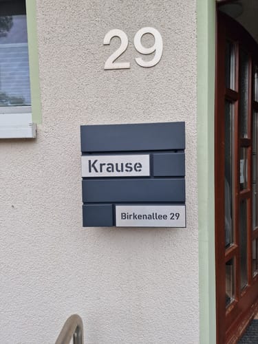 Customer photo review of AlbersDesign Briefkasten B4 anthrazit (RAL7016) personalisiert mit Edelstahl-Schildern