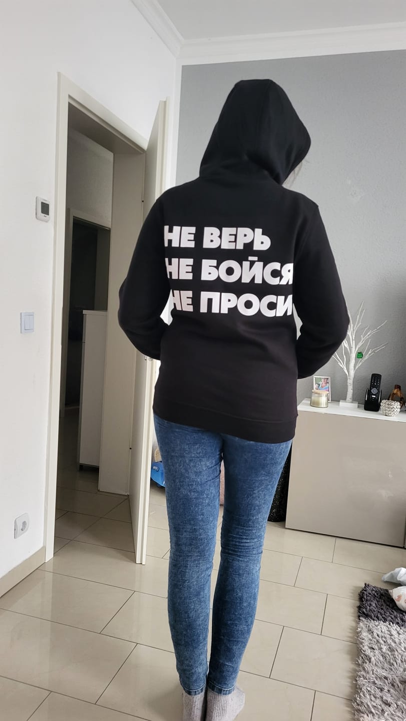 Customer photo review of Damen Oversized Zip Hoodie mit Reisverschluss schwarz - НЕ ВЕРЬ НЕ БОЙСЯ НЕ ПРОСИ - by SAEBIS®