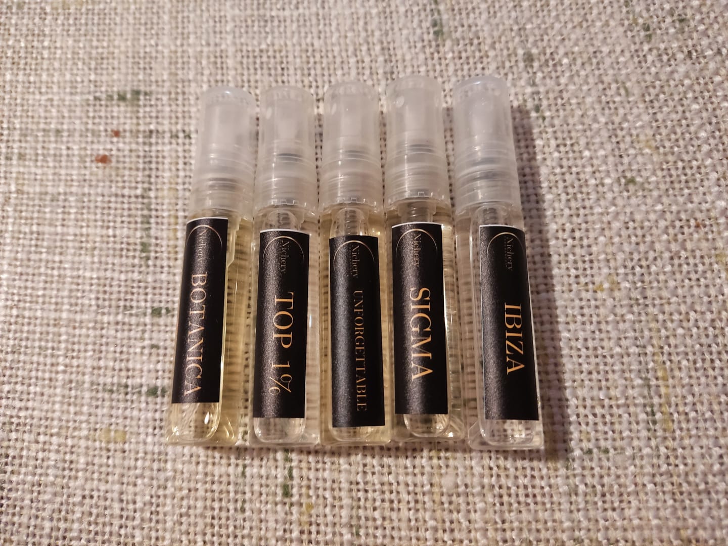 Customer photo review of 6x2 ml Férfi&Unisex csomag: Carpe Diem-Bourbon Vanille-Red Carpet-Azure-Hedonistic-Bermuda