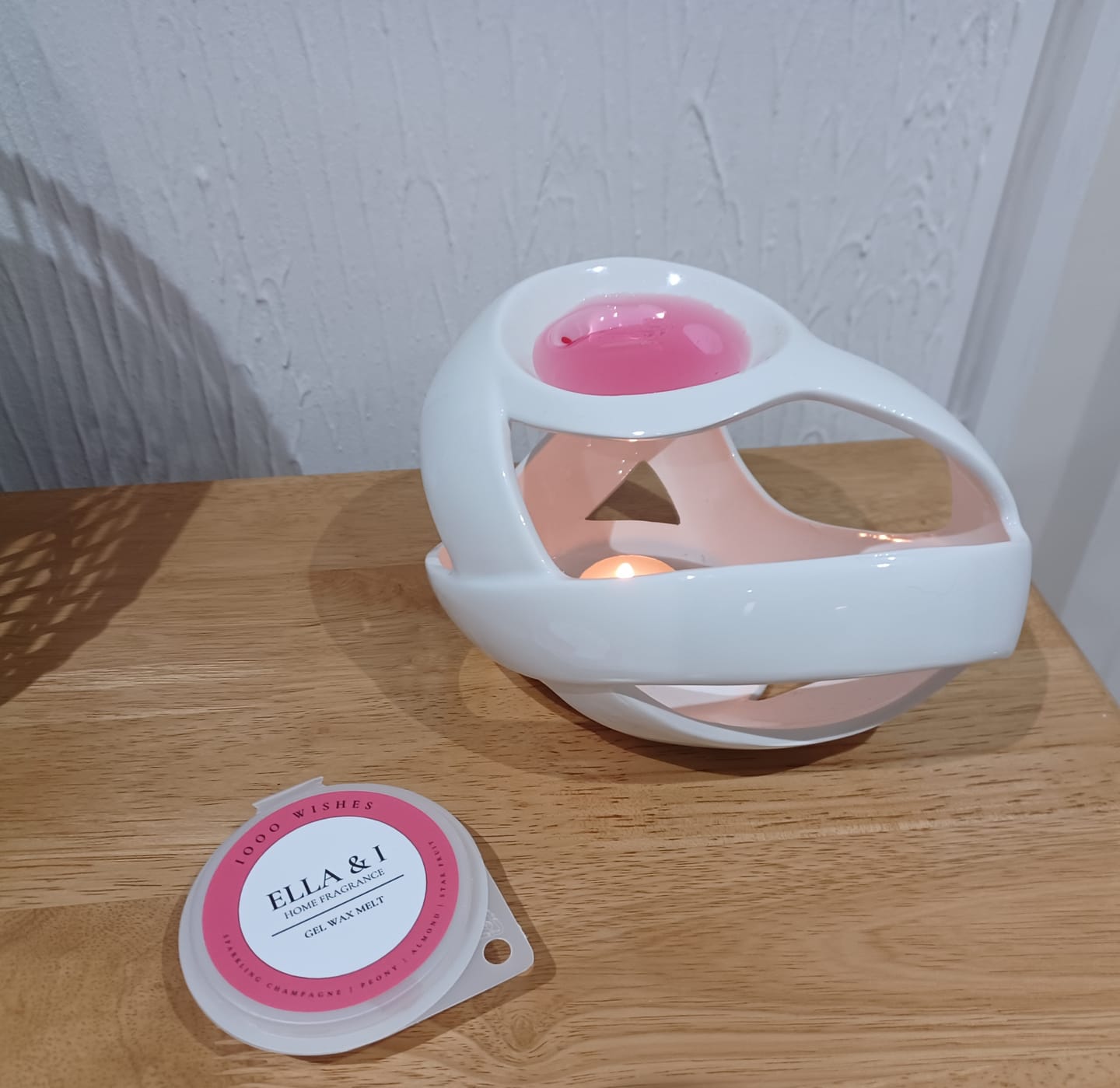 Customer photo review of 1000 Wishes Gel Melt- 20% off fragrance of the month