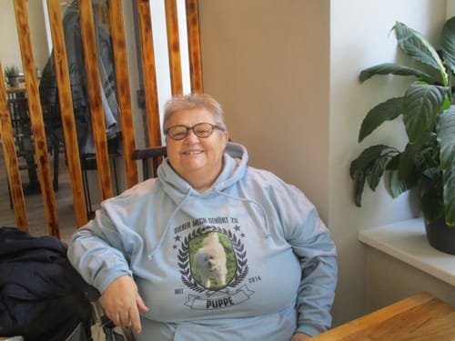 Customer photo review of Vor dem ersten Kaffee darf mich nur mein Hund ansprechen - Personalisierbarer Unisex Hoodie