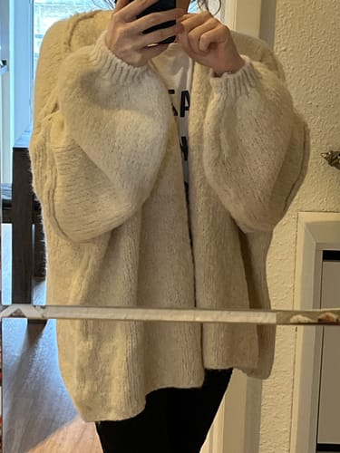 Customer photo review of Tammy Strickjacke - Beige